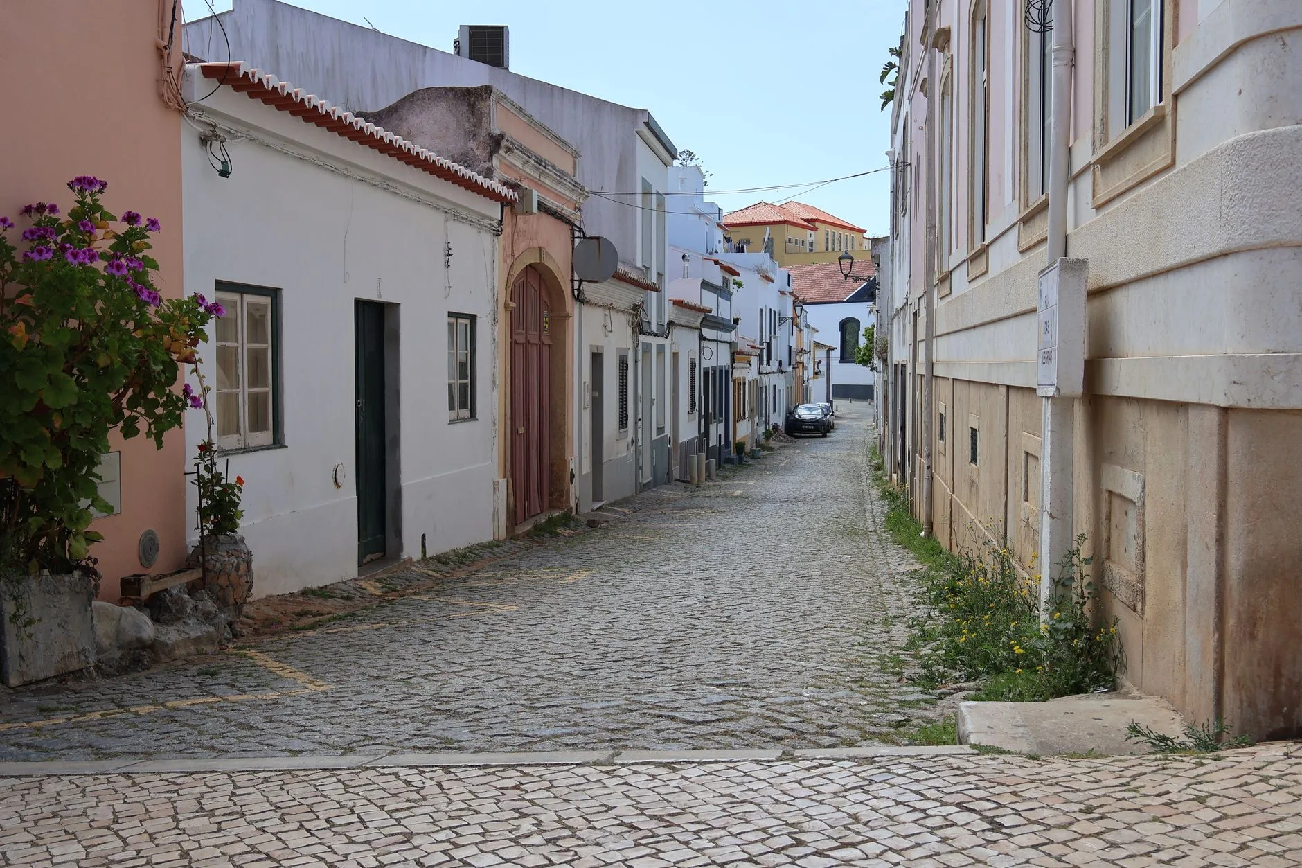 La vieille ville intra-muros : le cœur du village