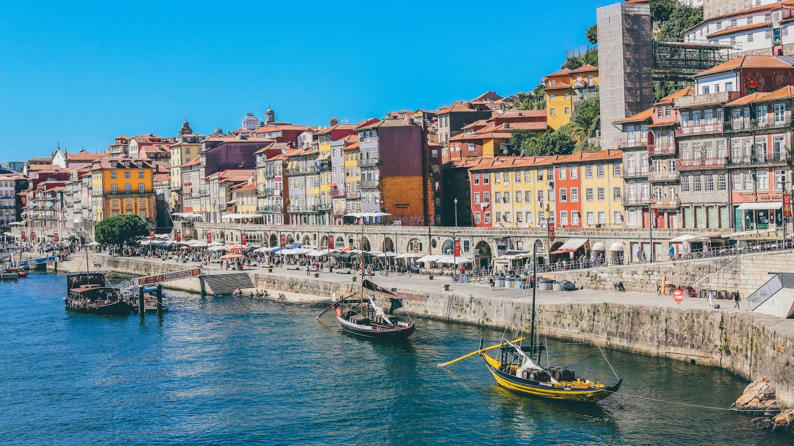 La Ribeira : le décor de carte postale, avec ses contraintes