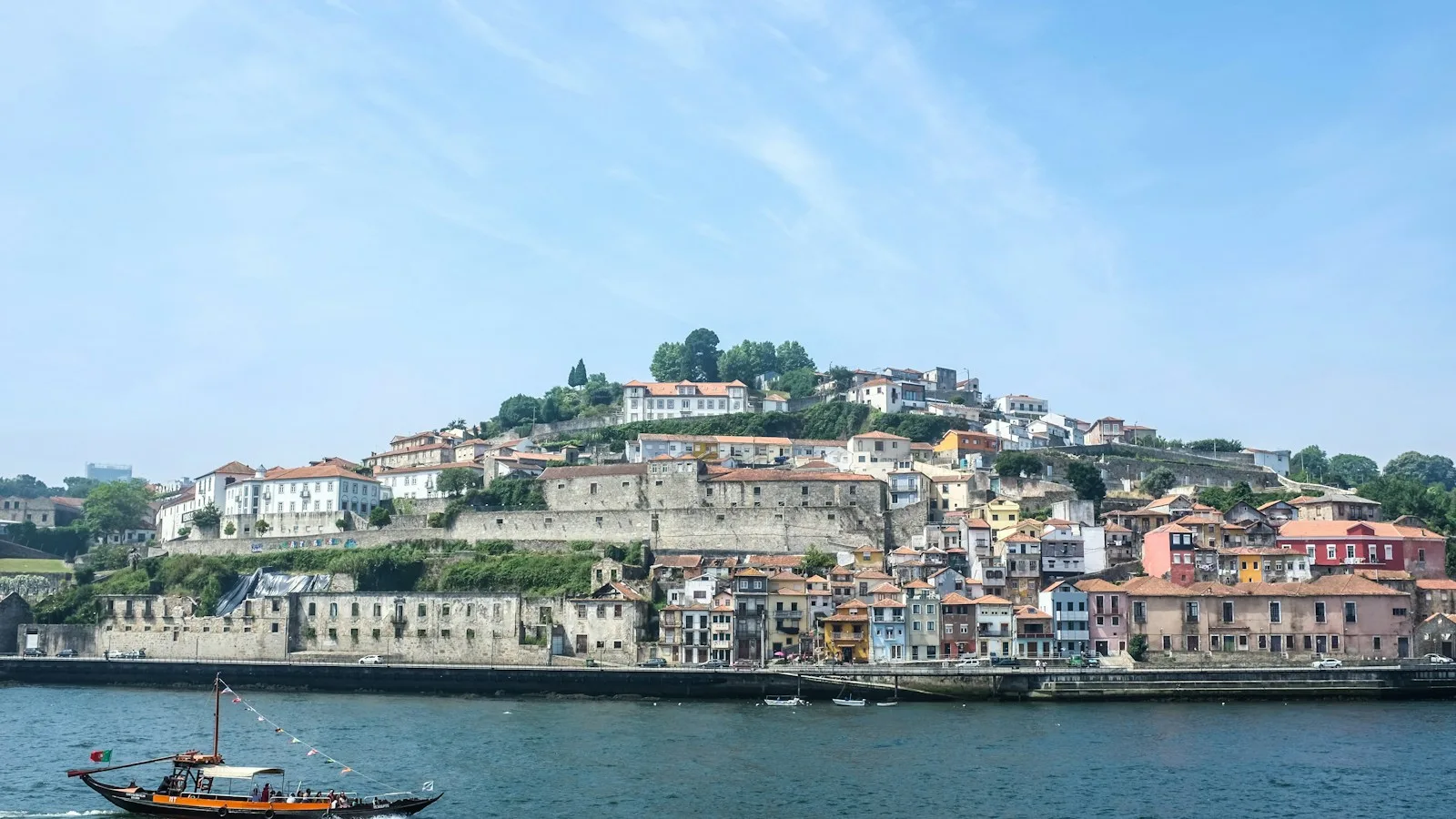Vila Nova de Gaia : la vue sur Porto et les caves de porto