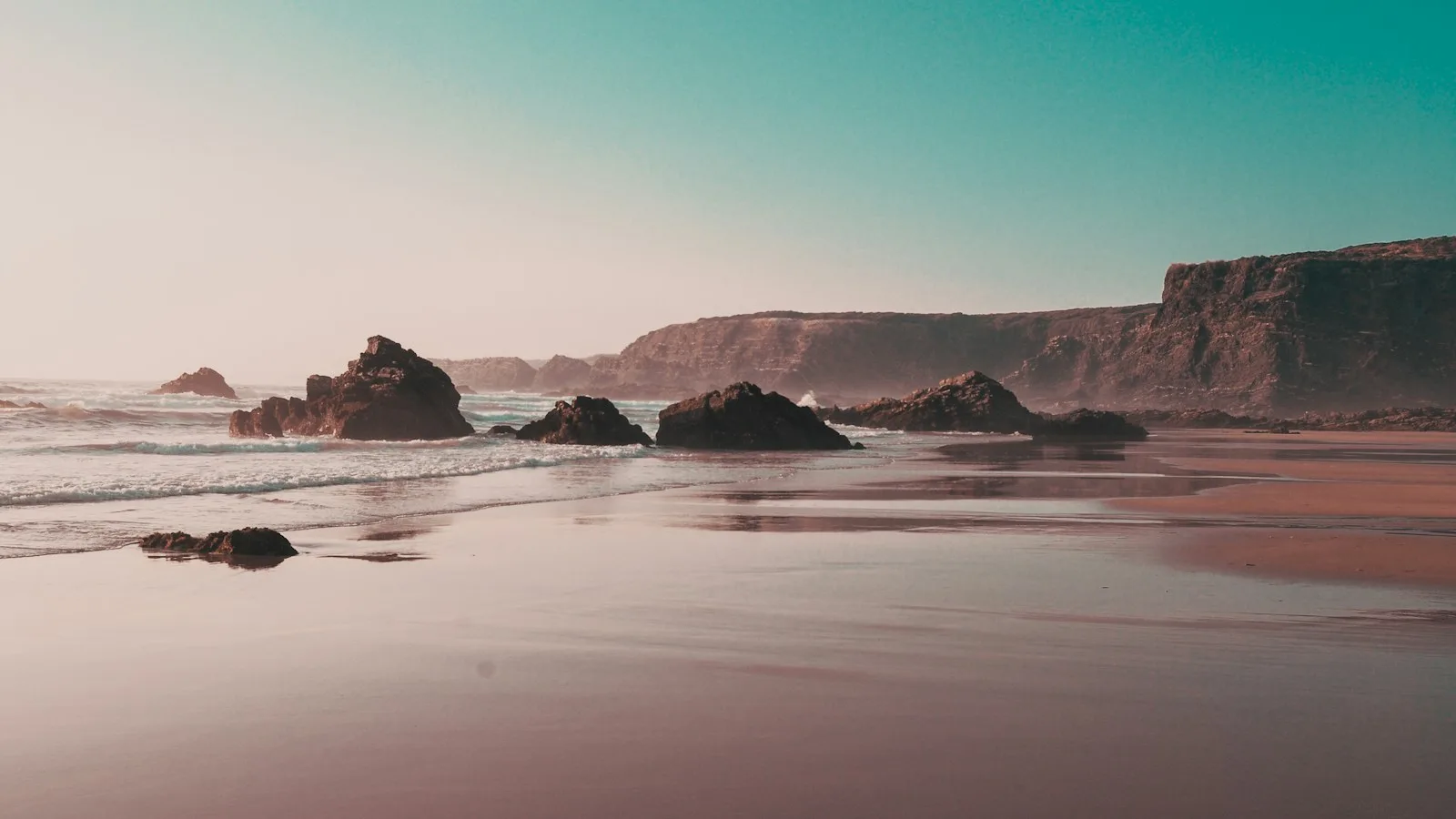 La côte alentejane : plages sauvages et falaises
