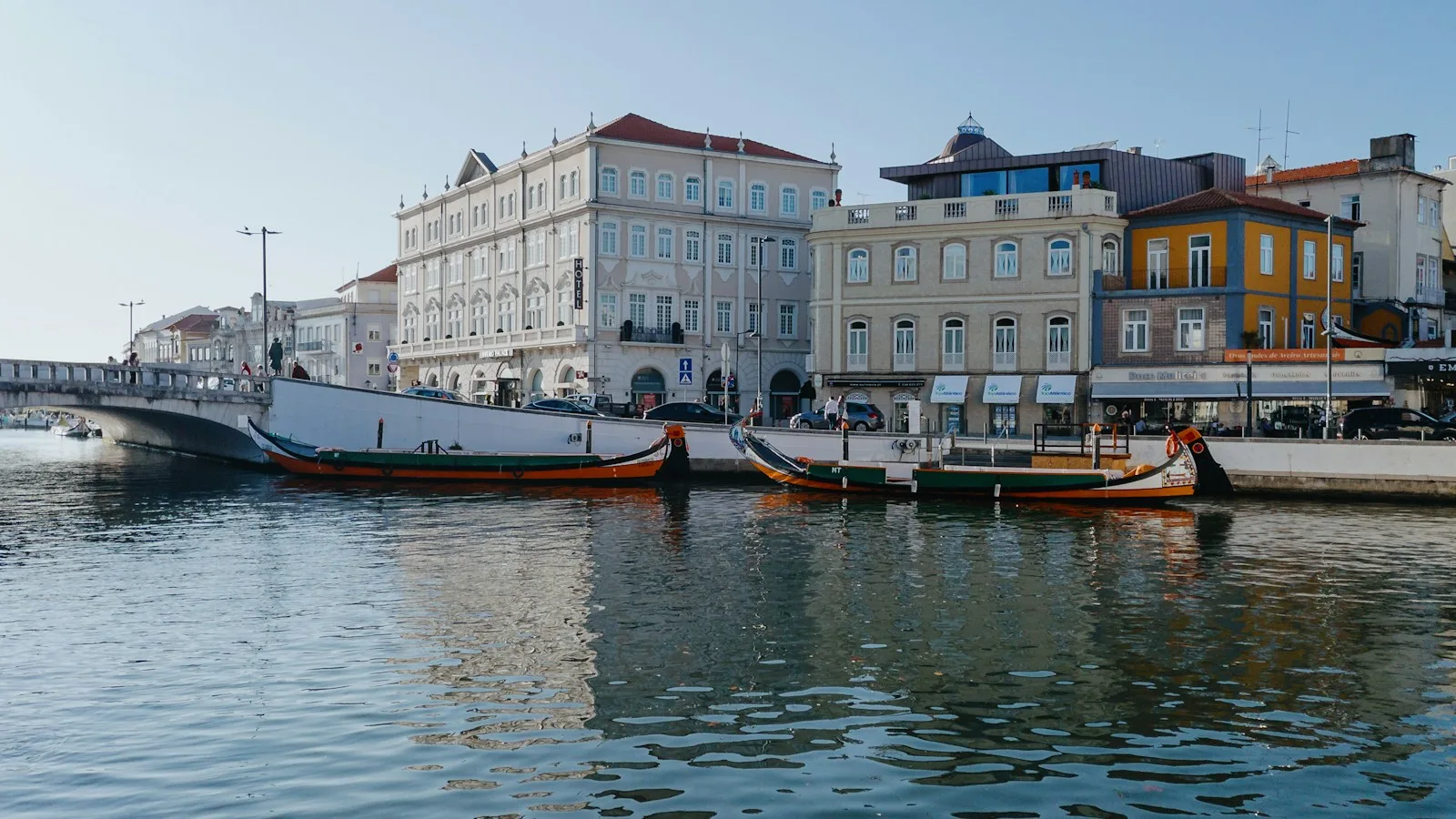 Aveiro et la côte : bateaux colorés et plages immenses
