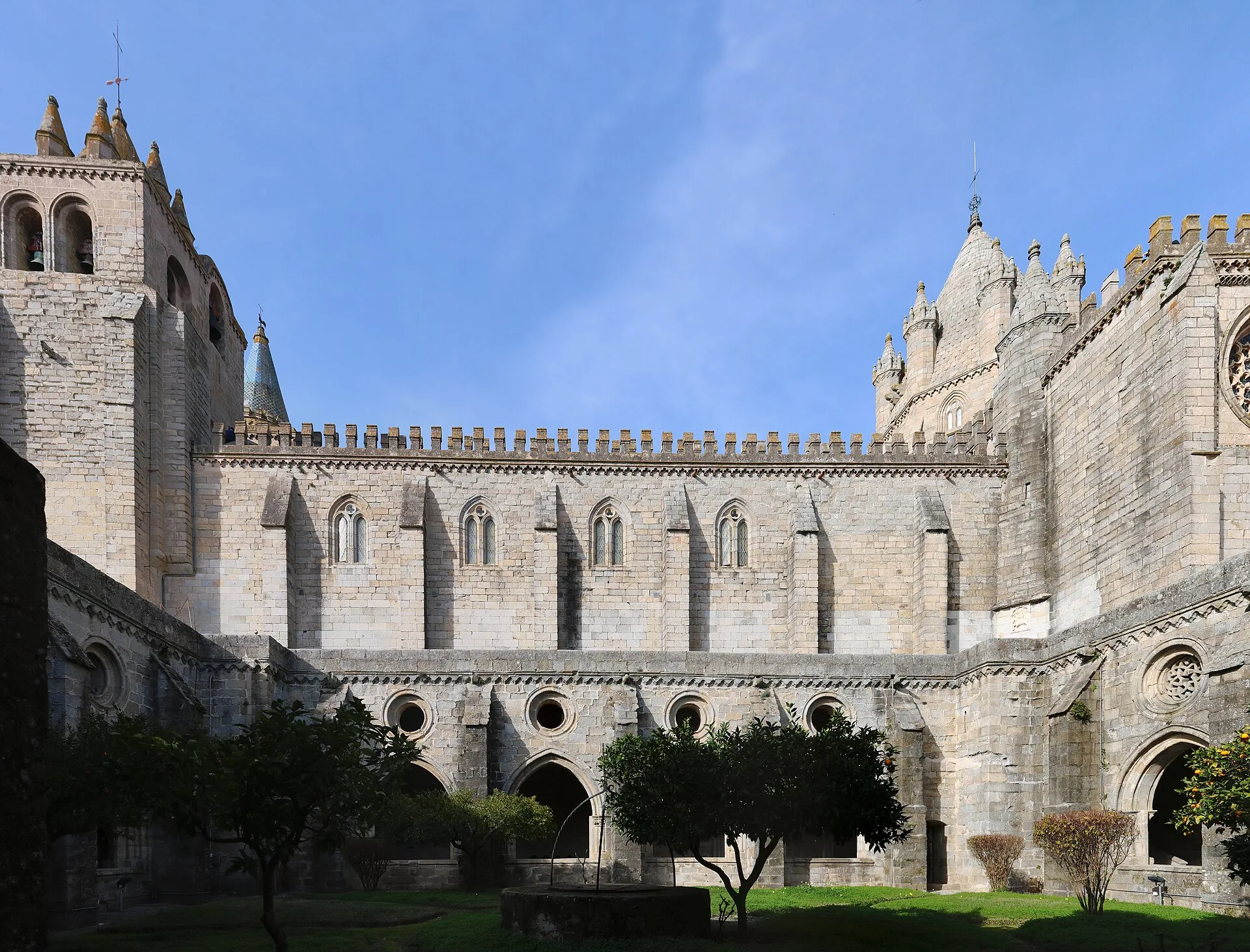 La cathédrale (Sé) et son cloître