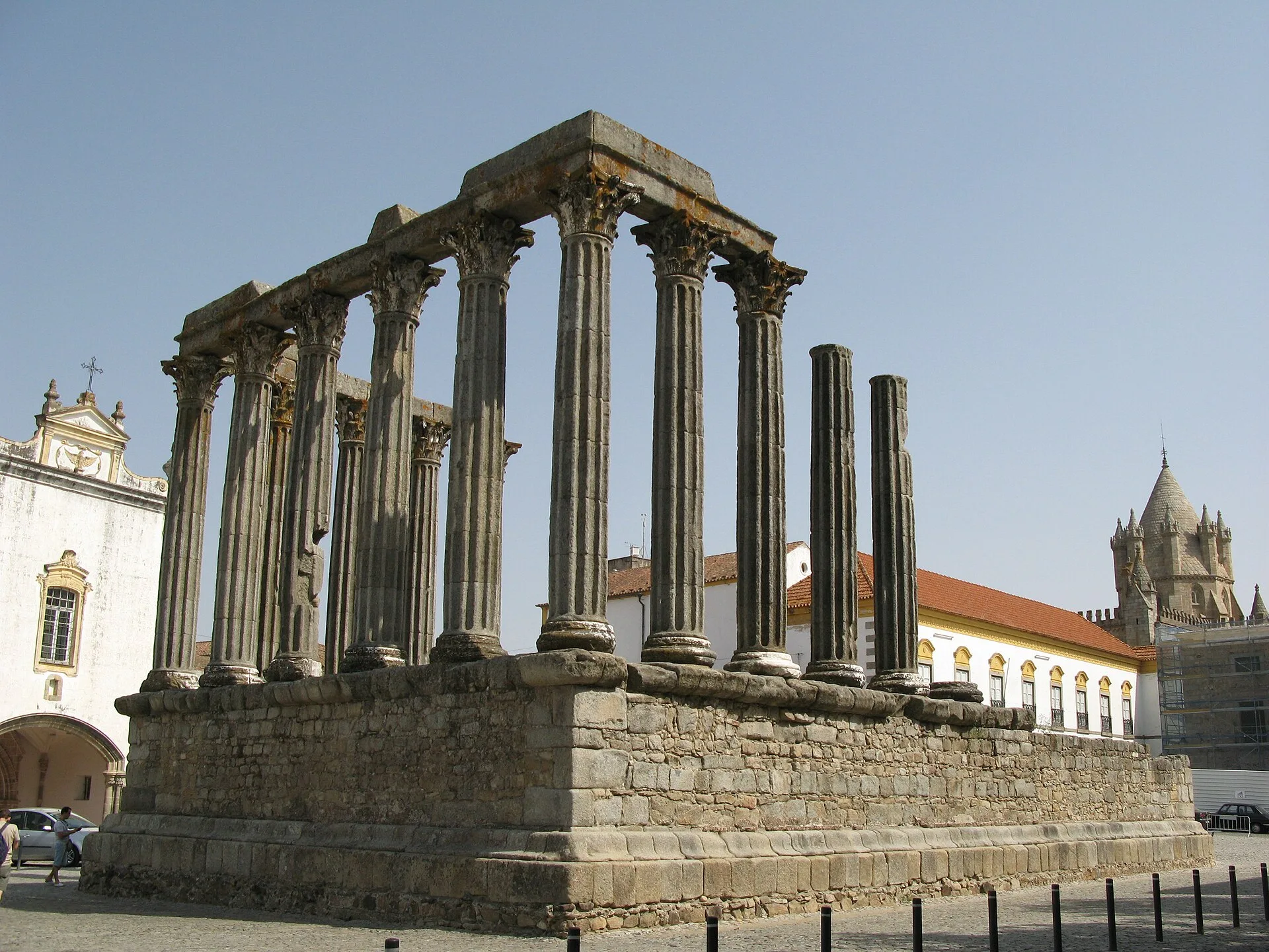 Le temple romain, emblème de la ville